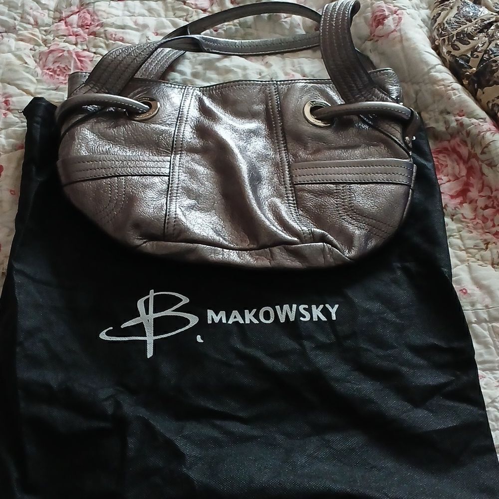 B. MAKOWSKY 